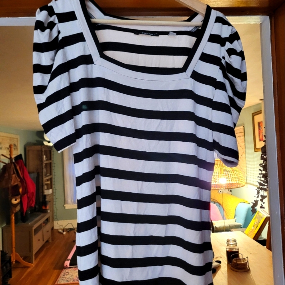 Tahari ruched sleeve top
